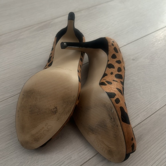 GUESS by Marciano size 7M Heels - Picture 3 of 4